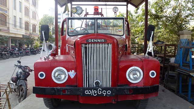 Historické hasičské auto.jpg